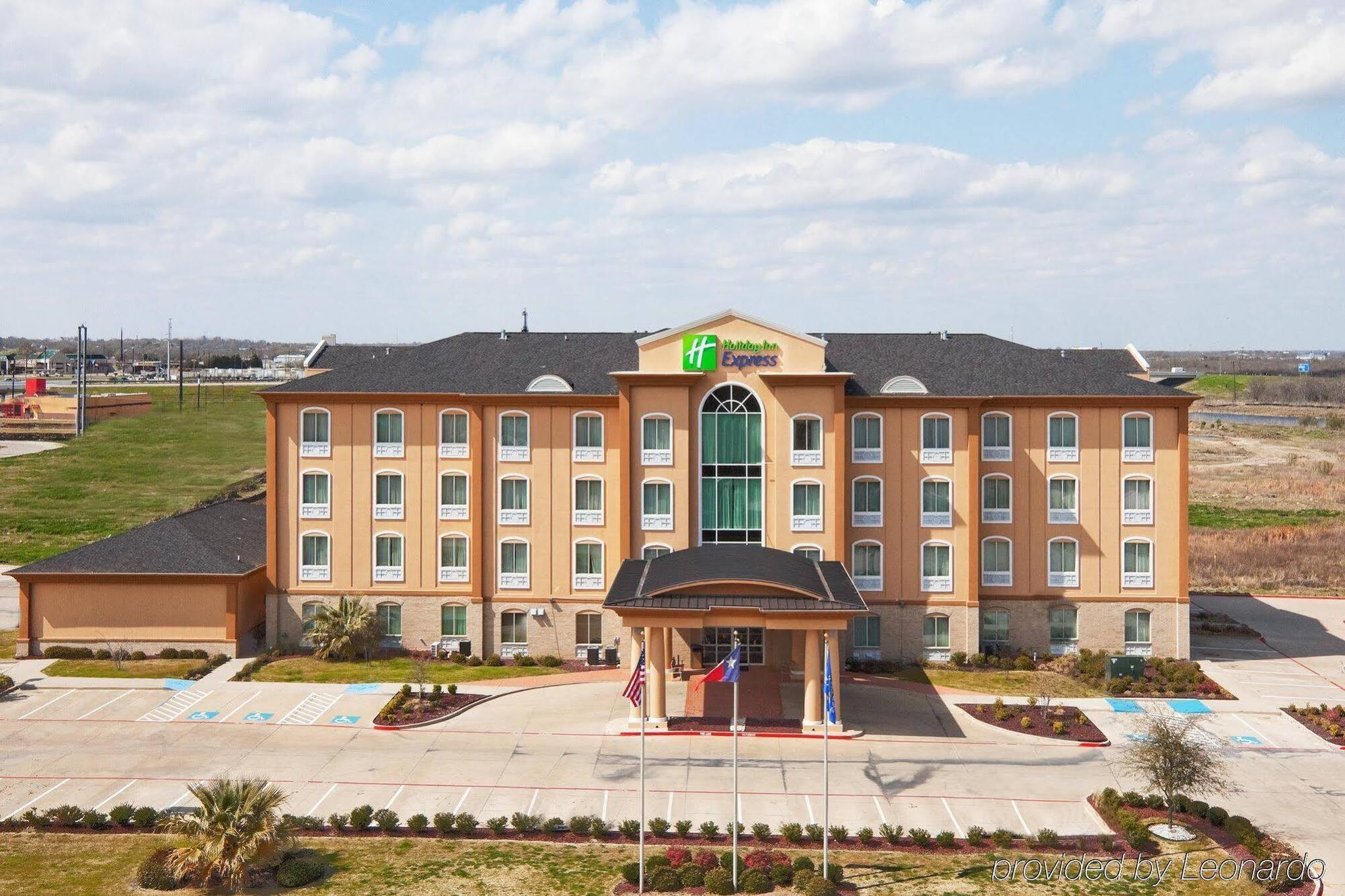 Holiday Inn Express Hotel And Suites Corsicana I-45 By Ihg Екстериор снимка